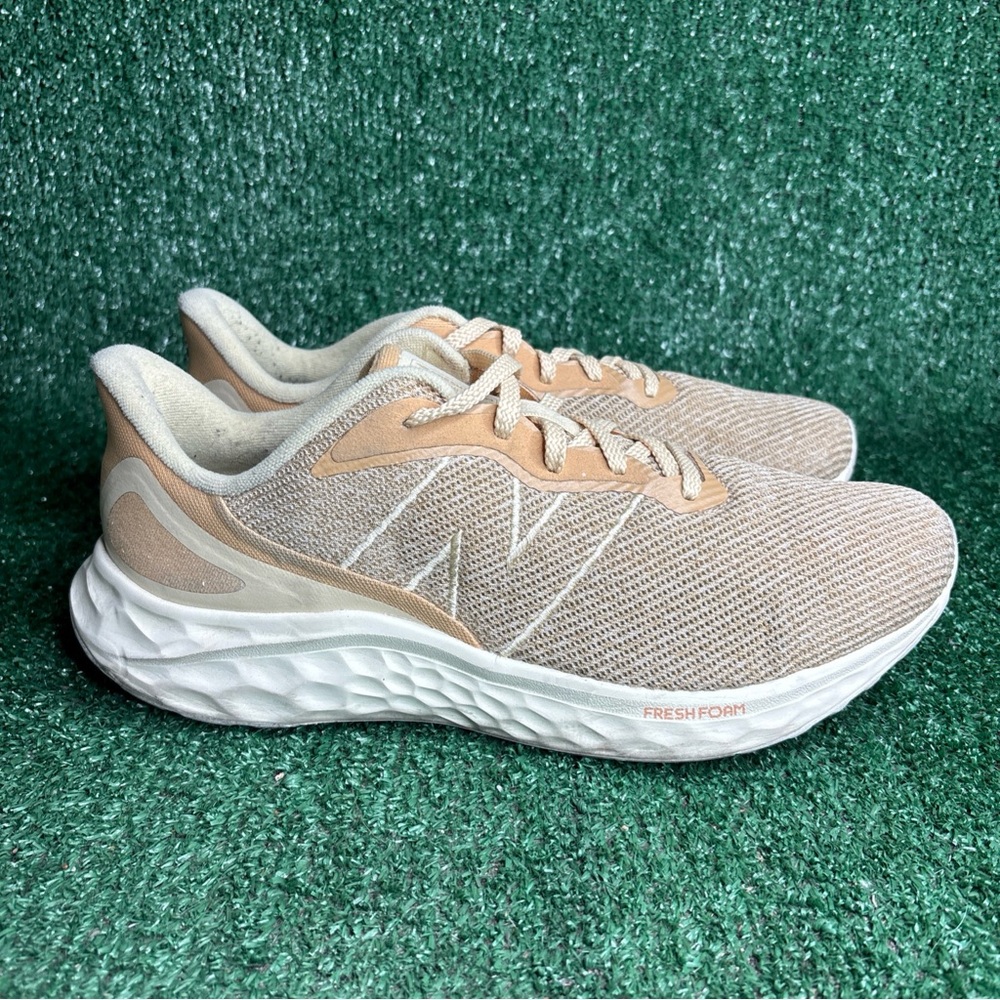 New Balance FF Arishi V4 Beige / Tan Running Shoes Sneakers Mens Size 12 D